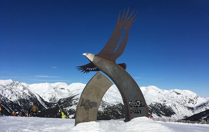 grandvallira-eagle-sculpture